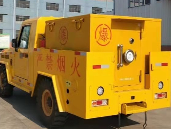 穆棱凯龙爆破器材运输车：保障爆破任务的安全运行