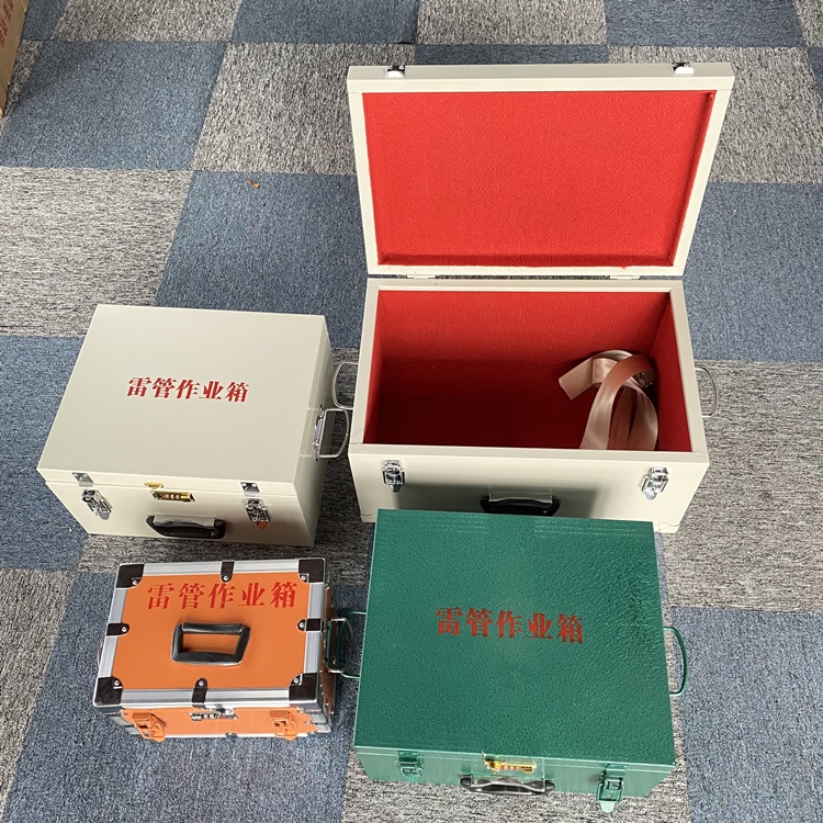 穆棱爆破工程作业箱如何选择？玻璃钢与传统材质的全面对比